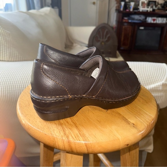 New Thom McAn Brown Leather Mules - Picture 2 of 6